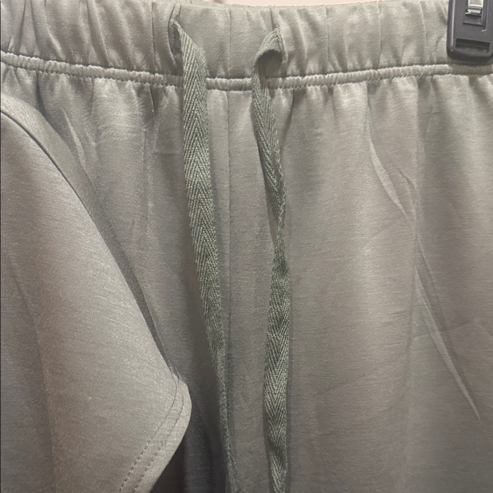 Olive Green 2 piece V-Neck Sleeveless Top and Pants lounge Set - Picture 3 of 3